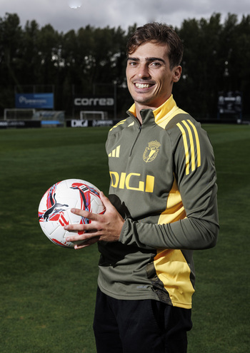 Íñigo Córdoba, en la Ciudad Deportiva del Burgos CF en Castañares.