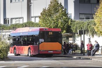 La primera jornada de huelga condiciona la movilidad en bus