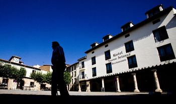 Roban en un bar y en un hotel de Covarrubias