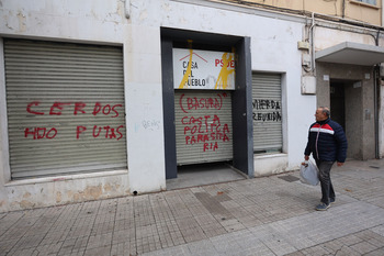 Los vándalos la toman con la sede del PSOE de Burgos