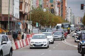 Las obras del carril bici atascan la calle Vitoria