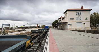 Adif no levantará las vías en la estación de tren de Aranda