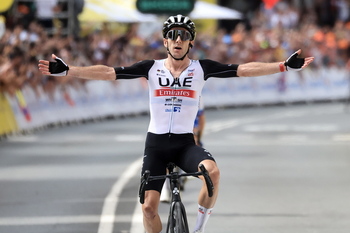Adam Yates liderará al UAE en la Vuelta a Burgos