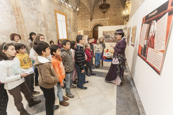 Recorrido sensorial y poesía nocturna, en el Salón Infantil