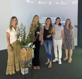 Los floristas entregan los premios de la Fiesta de las Flores