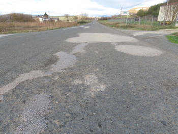 El abandono hace mella en la carretera de Medina a Criales