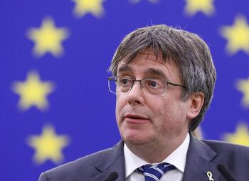 Las bases piden a Puigdemont bloquear la investidura de Sánchez