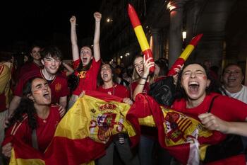 Alegría desbordada en Burgos tras la victoria de la Selección
