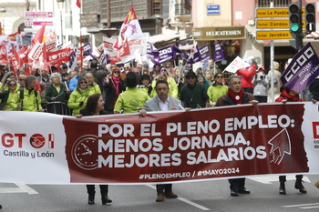 Cientos de personas marchan por el pleno empleo y mejor sueldo