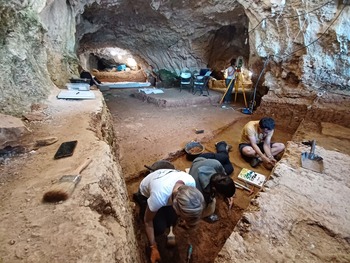 Un hogar neandertal y el oso de las cavernas, en Prado Vargas