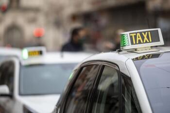El concejal de Movilidad ve «deficiente» el servicio de taxi