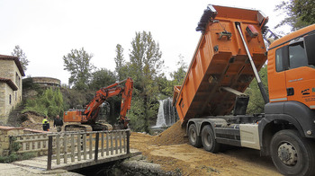 Obras en marcha en el mirador del Peñón de Pedrosa de Tobalina