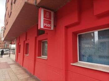 Intentan reventar tres ventanas de la sede del PSOE en Miranda