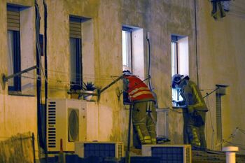 Hallan tres cuerpos bajo los escombros del edificio de Badalona