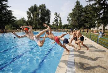 El abono para las piscinas de los pueblos varía hasta 32 euros