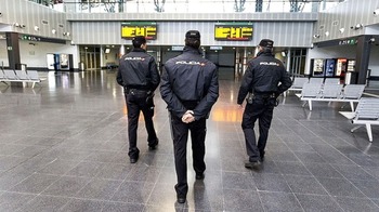 Bajan del tren en Burgos a 4 menas fugados y sin billete