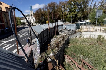 Licencias pide reparar el vallado del solar de plaza Vega