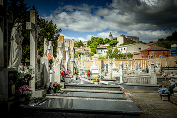 CyL prohíbe cementerios a 100 metros del suelo urbano