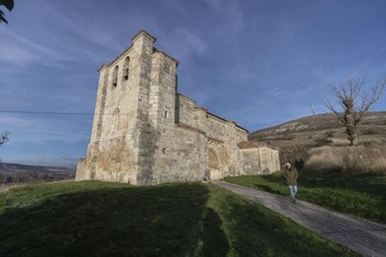 Entre el dorado del campo y el azul del Úrbel