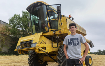 «Estar en un tractor un día entero es algo que no me cansa»