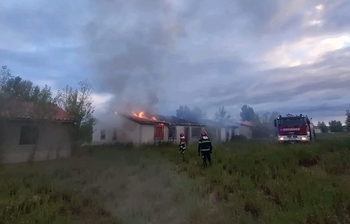 Bomberos de Lerma apagan un incendio en unas casas abandonadas