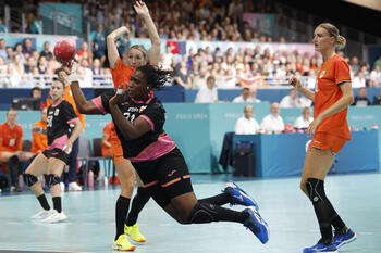 Las 'Guerreras' caen ante su 'bestia negra'