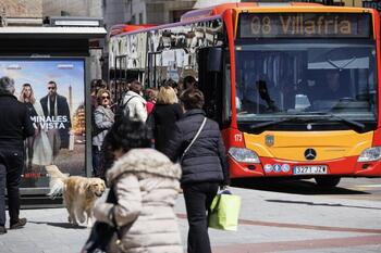 El PSOE pide que se devuelva el importe del billete de bus