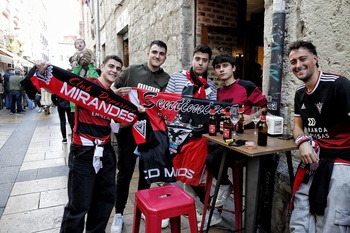 Las aficiones van calentando motores horas antes del derbi