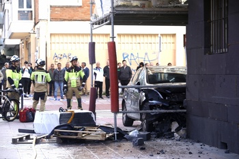 Herido tras empotrar el coche contra un andamio en Lavaderos