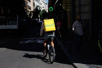 Glovo cambia de modelo laboral y contratará a sus repartidores