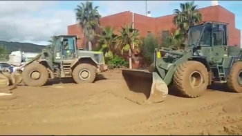 Militares y bomberos de Burgos ya trabajan en Valencia