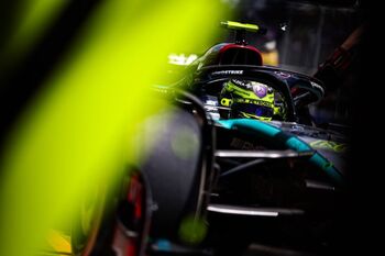 Hamilton lidera el viernes en Barcelona
