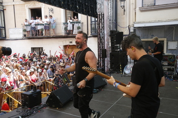 OBK reparte amor en la Plaza del Trigo