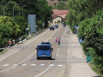 Pasos elevados para la seguridad de los vecinos de Medinabella