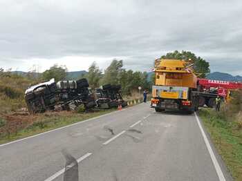 Descartan el vertido de ácido sulfúrico del camión en Miranda