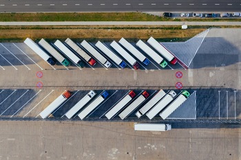 UGT y CCOO convocan una huelga general en el transporte rodado