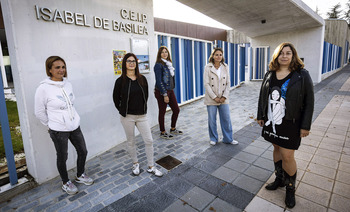 Colegio nuevo, muebles viejos