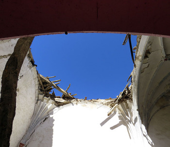 La iglesia de Villapanillo sucumbe tras una década sin ayudas