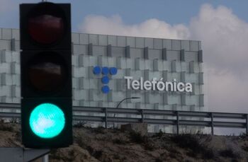 El Gobierno autoriza a STC la toma del 9,9% de Telefónica