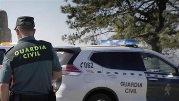 Detenido por agredir a su pareja mientras hacía un directo