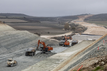 Las obras en la A-73 pierden fuelle y no estarán a tiempo