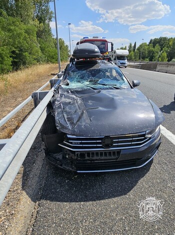 Tres heridos en el choque de un camión y un turismo en la A-1