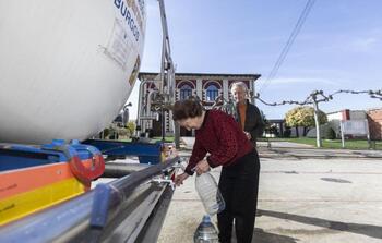 Agua gratis, garrafas y grifos 'públicos' por los nitratos