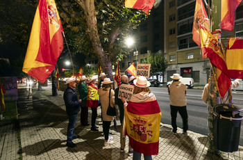 Un juez avisa de exceso de ruido en las protestas ante el PSOE