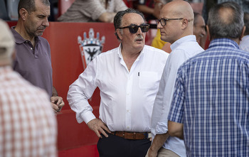 El sí o no a la tribuna se sabrá hoy en la junta del Mirandés