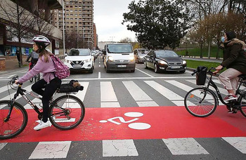 La Policía Local quiere pintar de rojo los pasos ciclistas