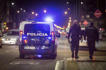 Un año de cárcel tras salir desnudo a la calle con un cuchillo