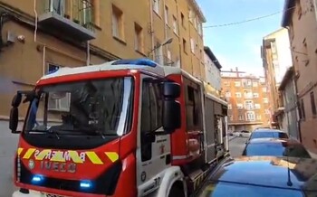 Los Bomberos sofocan un incendio en un piso de San Miguel