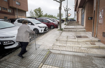 La calle Frías sacrificará parte del aparcamiento