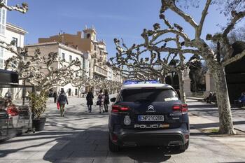 Detenido un menor tras robar una cartera en un bar del Crucero